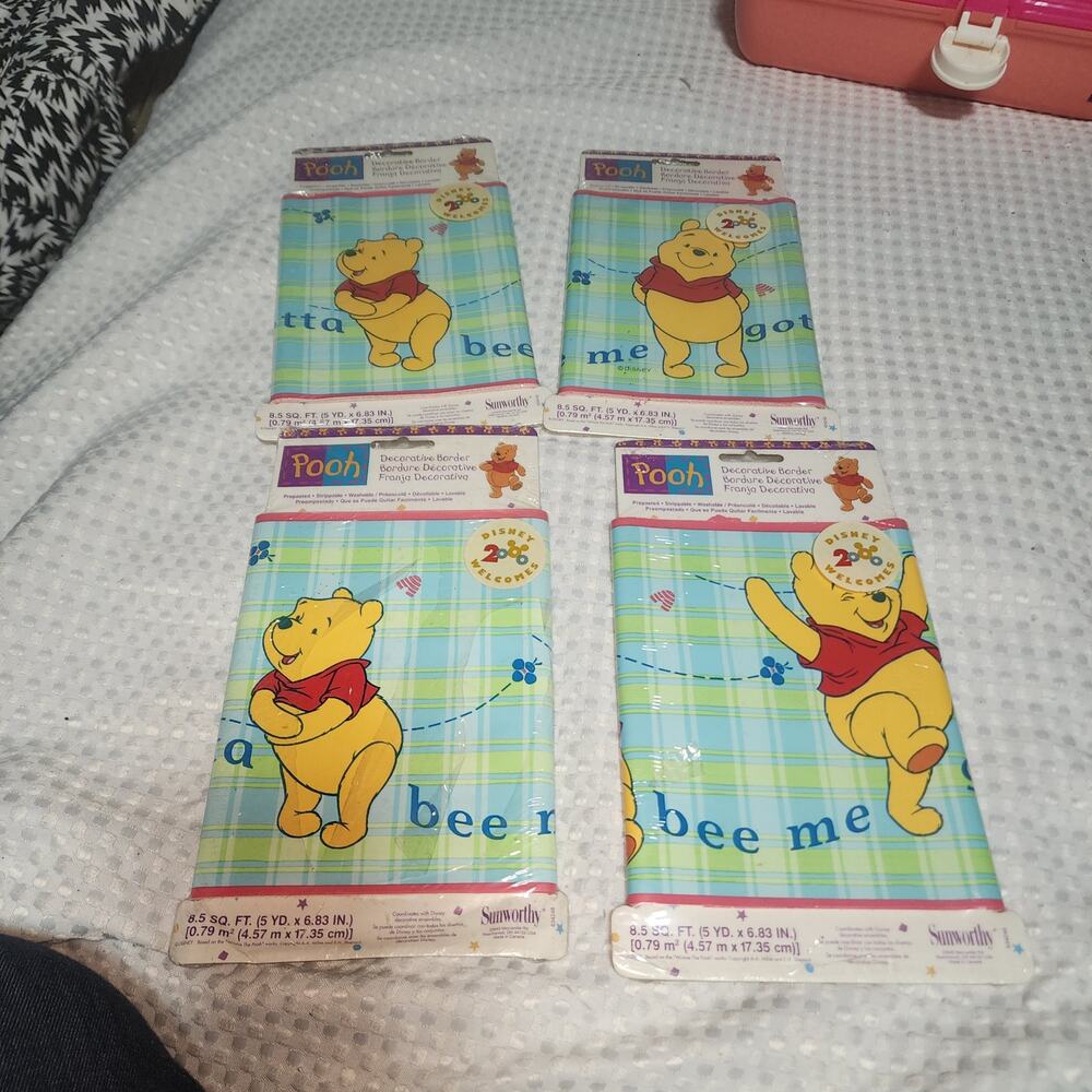 WINNIE THE POOH NWT VINTAGE GOTTA BEE ME SET OF 4 BORDER WALL